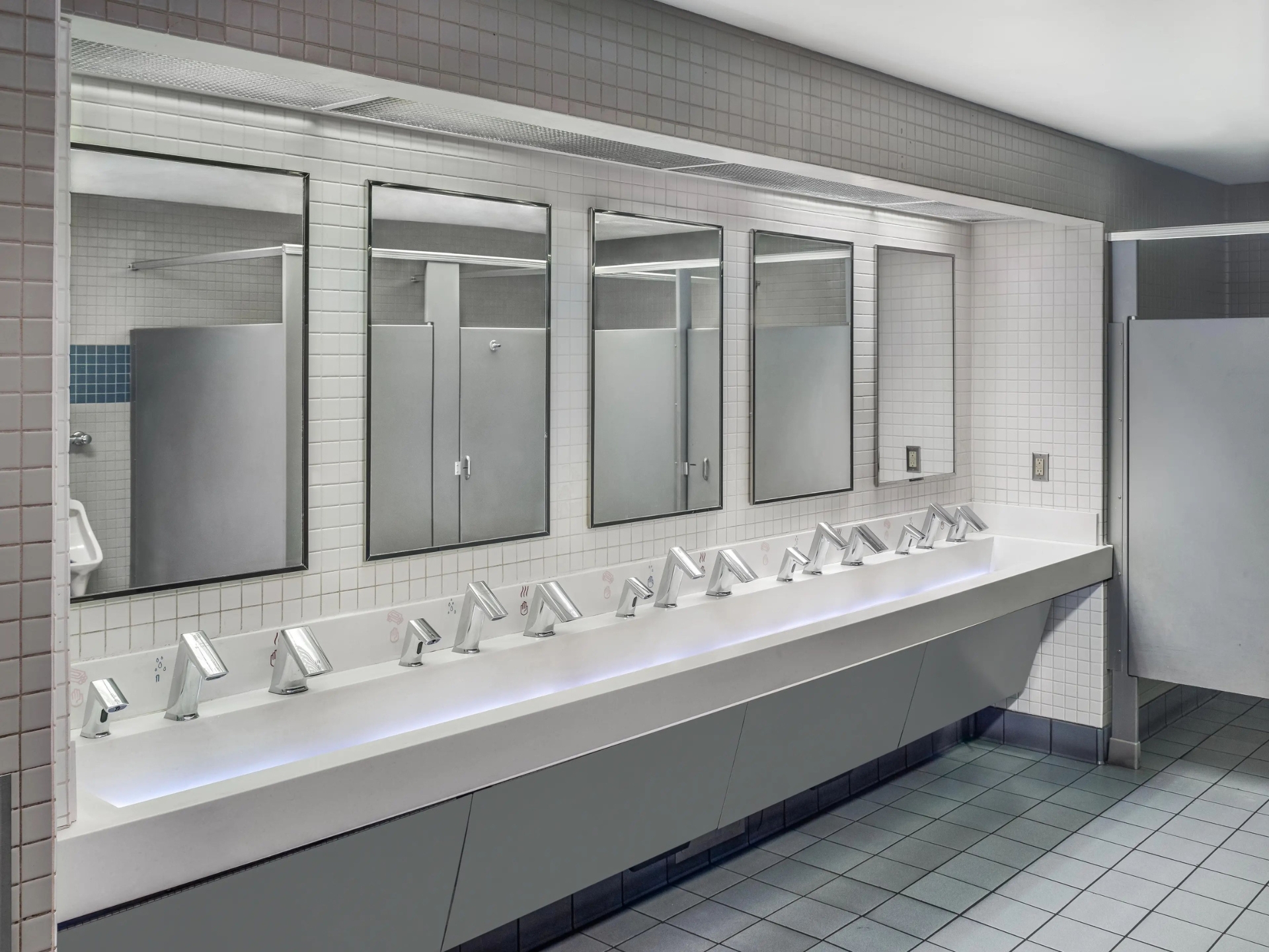 Clean And Convenient: What Travelers Want in Airport Restrooms
